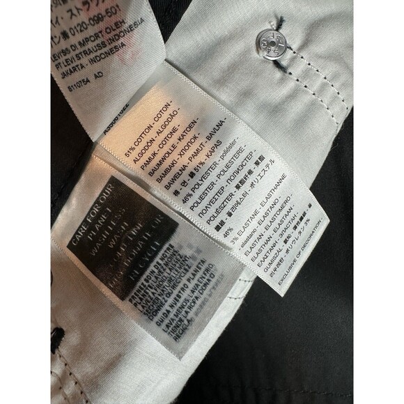 New Levi’s High-Waisted Mom Jeans Tapered Leg Black 31x30 NWT Irregular - Picture 6 of 9